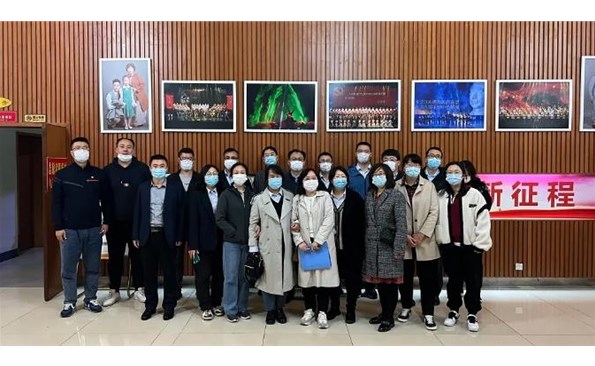 【学党史 悟思想】金禾娱乐城
党员观看《红色胶东》舞台剧