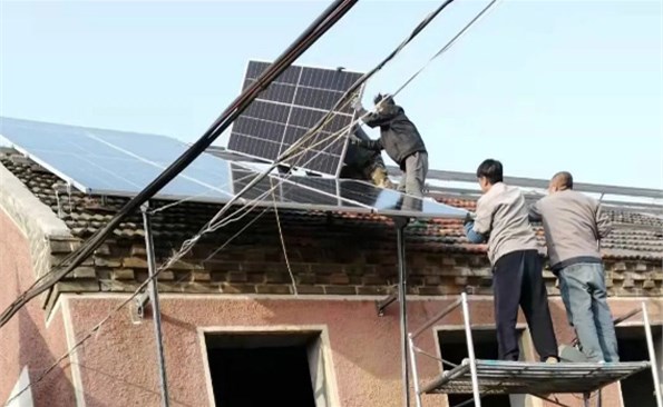 光伏发电“照亮”帮扶村发展路——金禾娱乐城
帮扶村光伏发电项目投入运行