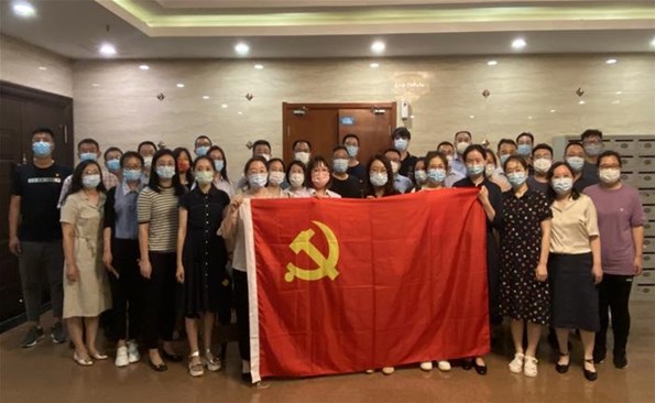 不忘初心 与爱同行——金禾娱乐城
党员观看残疾人专题文艺晚会