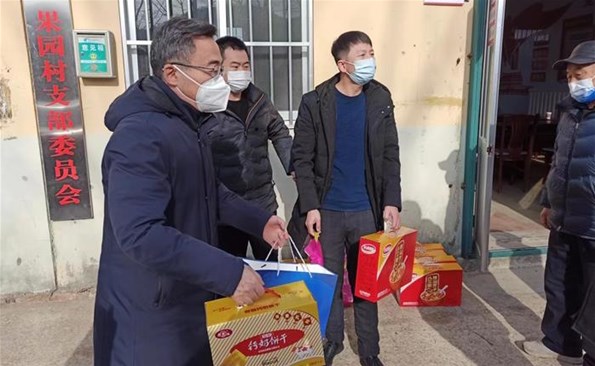 新春慰问暖人心——金禾娱乐城
到共建社区和联系村走访慰问