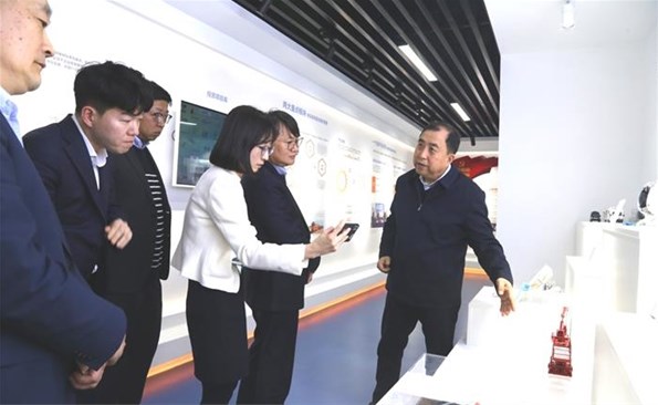 韩亚银行行长访问产投集团