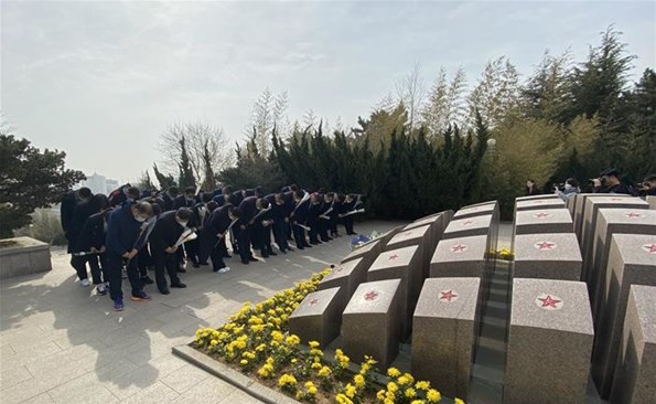 崇尚英雄 争做先锋——金禾娱乐城
开展清明节缅怀英烈活动